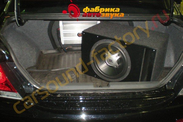 установка сабвуфера JBL GT5-A402E в авто JBL GT5-A402E Mitsubishi Lancer