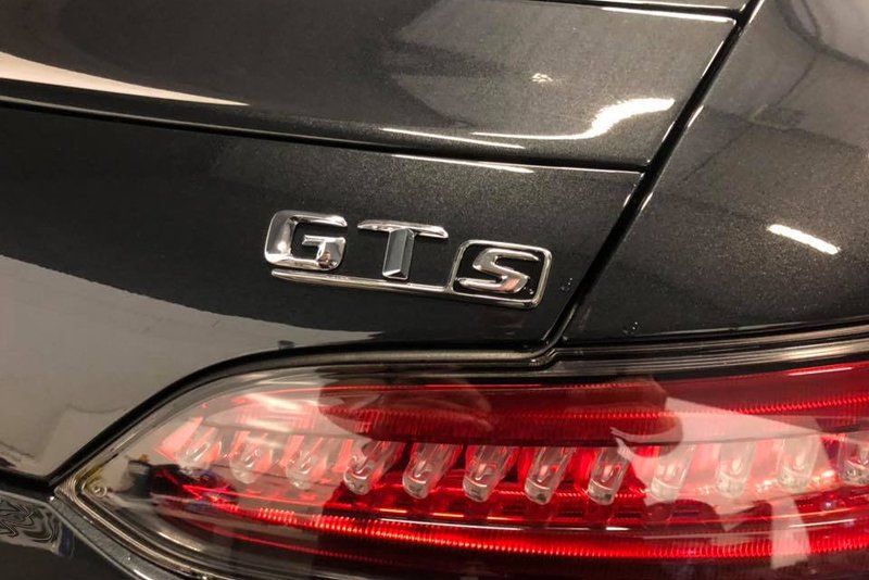 Оклейка автомобиля Mercedes GT защитной пленкой