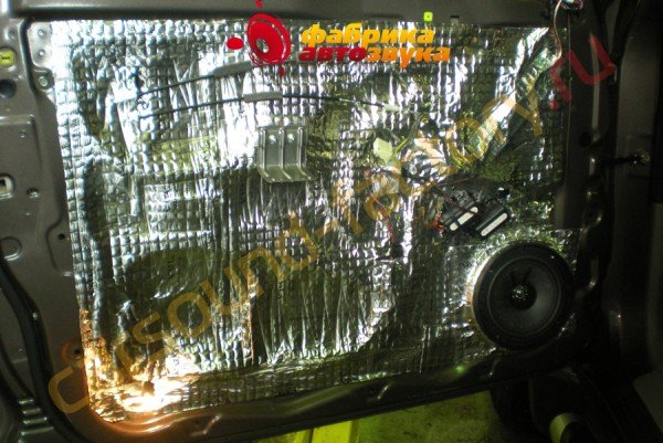 установка акустики с шумоизоляцией DLS B6A Mitsubishi L200
