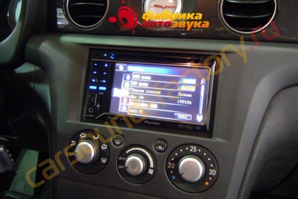 Установка головного устройства Pioneer AVH-P3200BT Mitsubishi Outlander