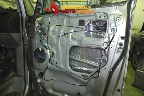 Шумоизоляция двери SGM Toyota Alphard