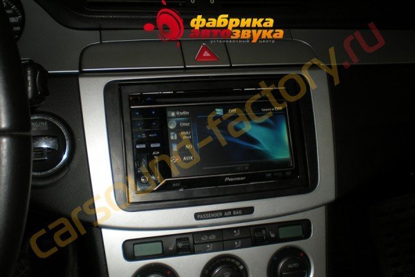 установка двухдинового головного устройства Pioneer AVH-3200DVD Pioneer AVH-3200DVD Volkswagen Passat 6