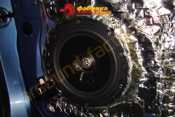установка акустики DLS DLS Nissan Micra
