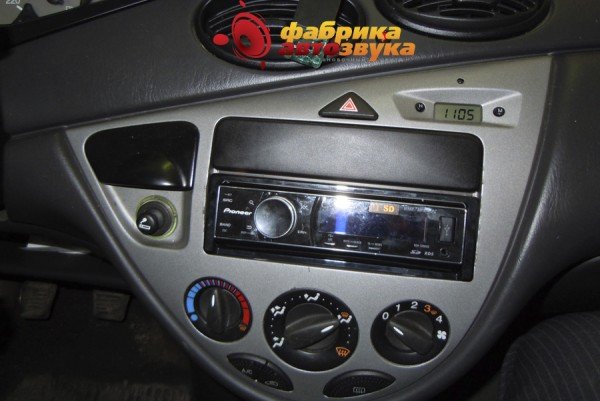 Установка магнитолы 1din Pioneer Pioneer DEH-7200SD Ford Focus 1