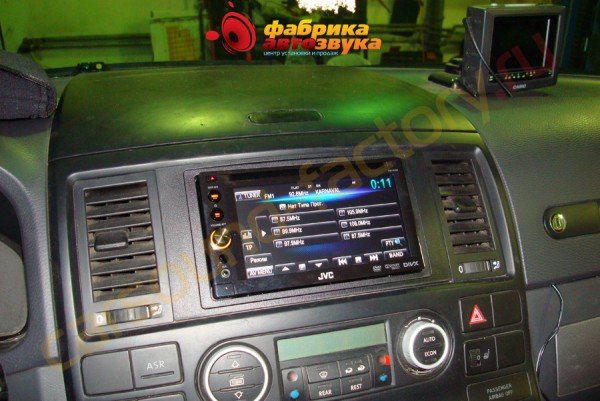 установка автомагнитолы JVC KW-AV50 JVC KW-AV50 Volkswagen Multivan