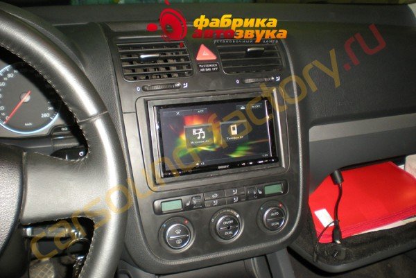 установка магнитолы Sony XAV-E722 Sony XAV-E722 Volkswagen Jetta