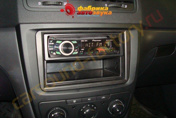 установка автомагнитолы Pioneer DEH-1320MP Pioneer DEH-1320MP Skoda Yeti