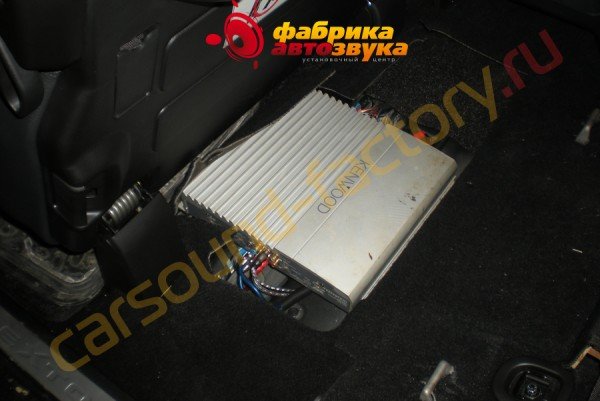 установка усилителя в автомобиль Kenwood KAC-840 SsangYong Rexton