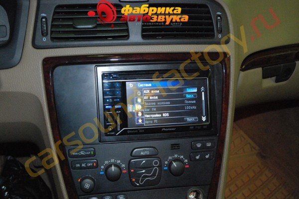 установка магнитолы Pioneer AVH-P3200BT Volvo XC 70