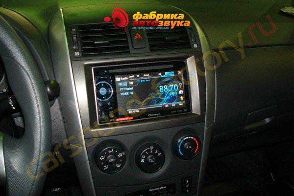 установка автомагнитолы Pioneer AVH-1400DVD Toyota Corolla
