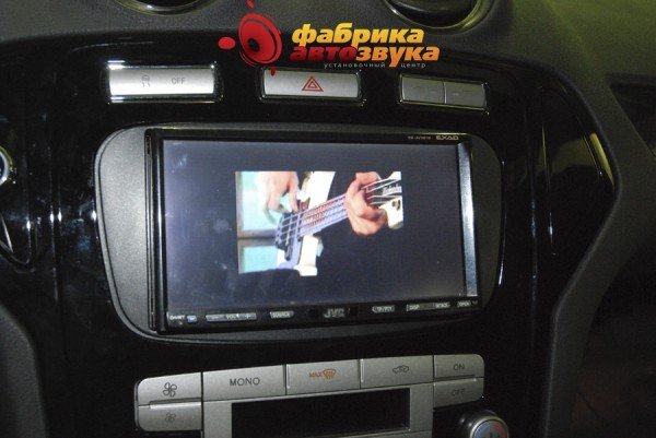 Установка магнитолы JVC KW-AVX810EE JVC KW-AVX810EE Ford Mondeo