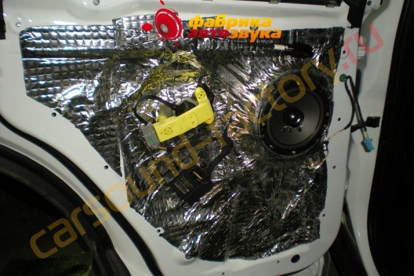 шумоизоляция задней двери SGM Land Rover Freelander
