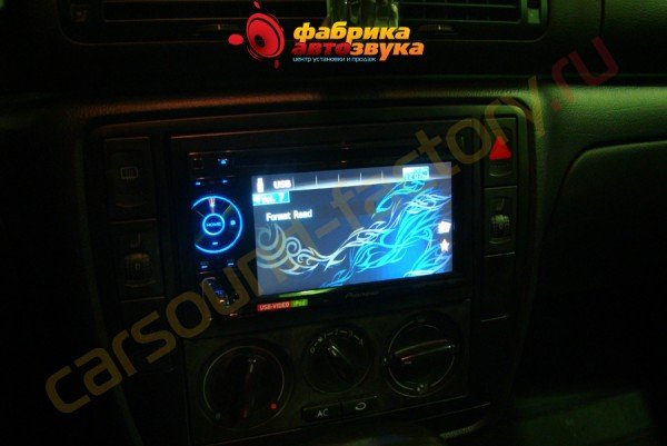 установка автомагнитолы Pioneer AVH-X2500BT Pioneer AVH-X2500BT Volkswagen Passat 5