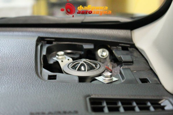 установка вч динамиков - Toyota Rav 4 IV (2013+)