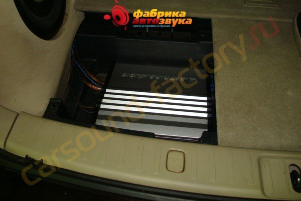 установка усилителя Lightning Audio Toyota Harrier