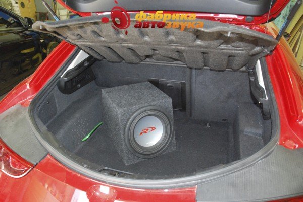 Установка сабвуфера Alpine Alpine SWR-1042D Alfa Romeo Brera