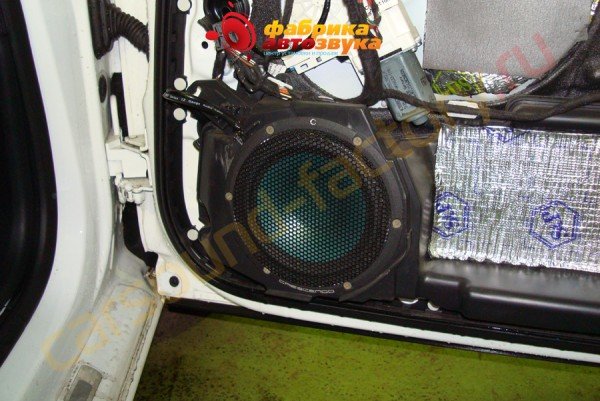 Установка динамиков Crescendo Crescendo MG-6N Audi A6
