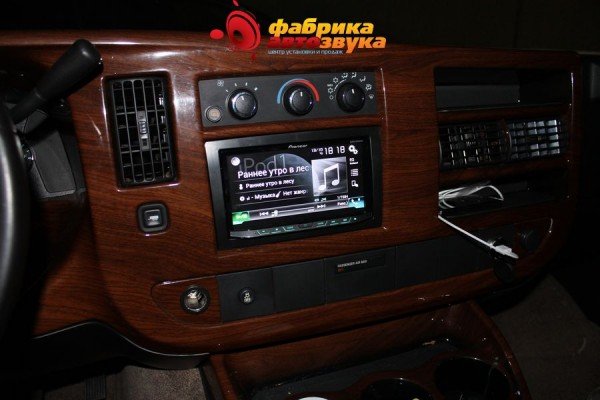 Головное устройство Pioneer Pioneer AVH-X5700BT Chevrolet Express