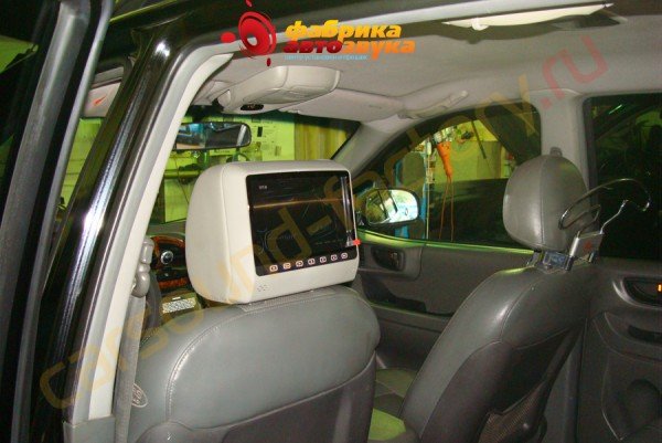 Подголовник с двд AVIS Hyundai Santa Fe