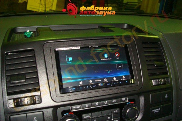 установка автомагнитолы Pioneer AVH-X5600BT Volkswagen Caravelle