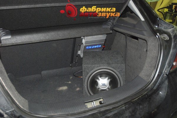Установка усилителя и сабвуфера Crunch GP2150, JBL GT5-10 Opel Astra