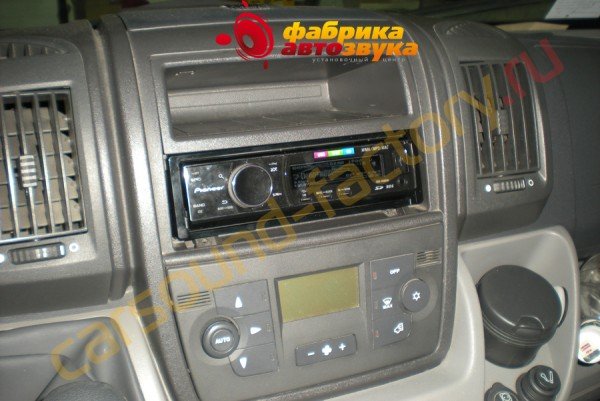 Установка автомагнитолы Pioneer DEH-9300SD Pioneer DEH-9300SD Citroen Jumper