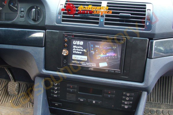 установка автомагнитолы JVC KW-AV50 JVC KW-AV50 BMW 5 series