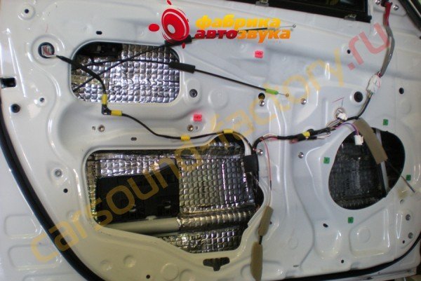 шумоизоляция двери авто в 1 слой SGM Toyota Camry