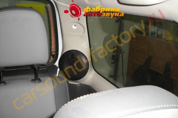 установка акустики в подиум DLS 226 DLS 226 Suzuki Jimny