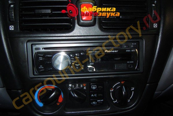 Установка магнитолы Pioneer DEH-2200UB Nissan Almera