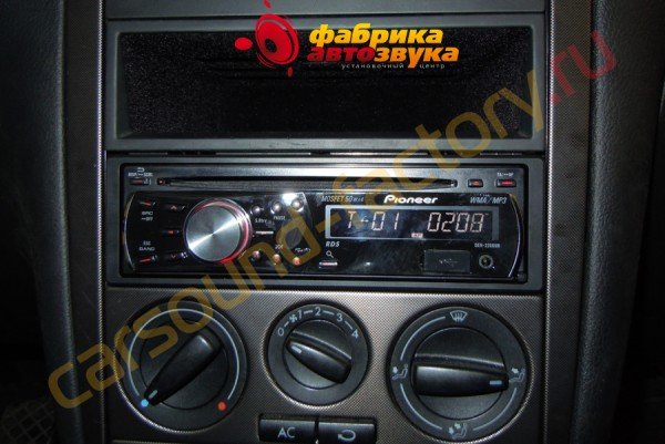 Установка автомагнитолы Pioneer DEH-2200UB Pioneer DEH-2200UB Volkswagen Bora