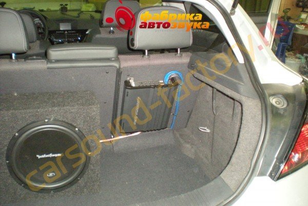 усилитель Lightning Audio LA-4100 Lightning Audio LA-4100 Opel Astra