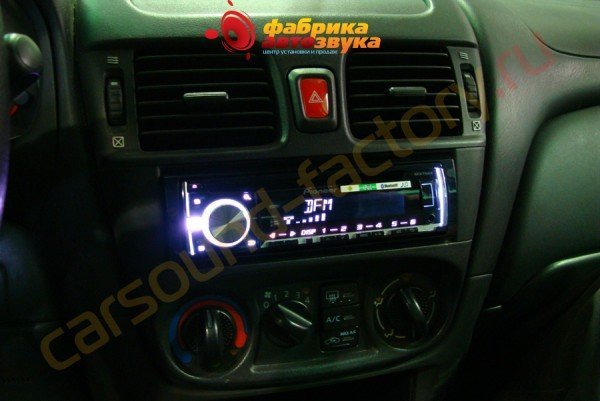 установка магнитолы Pioneer DEH-X5600BT Nissan Almera