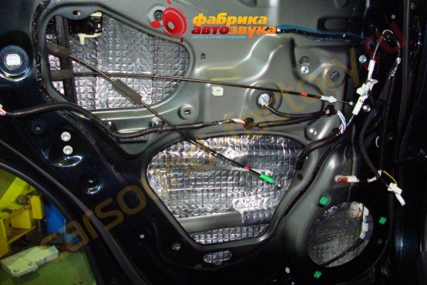 шумоизоляция задней двери SGM Toyota Land Cruiser Prado 150