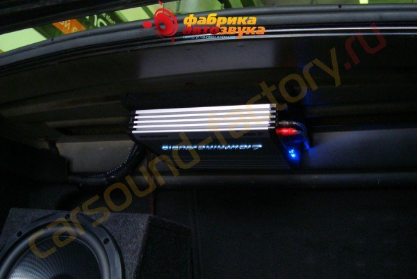 установка усилителя мощности Lighting audio Lighting audio Peugeot 407