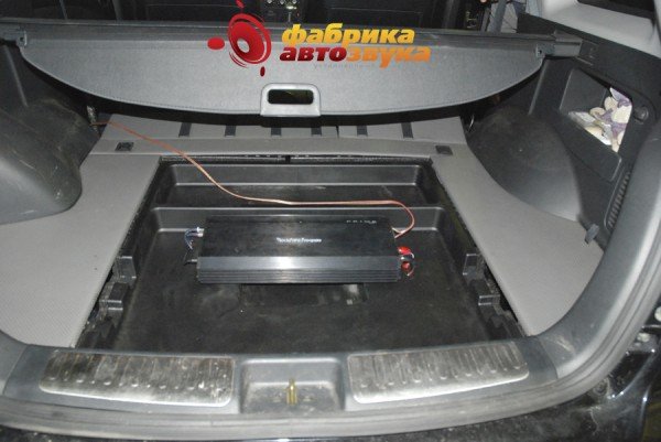 Установка усилителя Rockford Fosgate R300-4 Mitsubishi Outlander