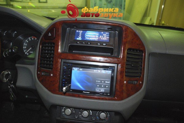 Установка магнитолы Pioneer Pioneer AVH-P3100DVD Mitsubishi Pajero