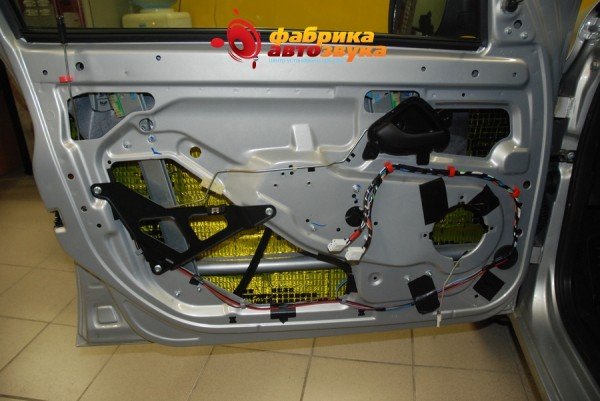 шумоизоляция автомобиля Comfort Lada Granta
