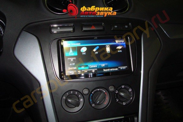 установка головного устройства JVC KW-AV70BT JVC KW-AV70 Ford Mondeo