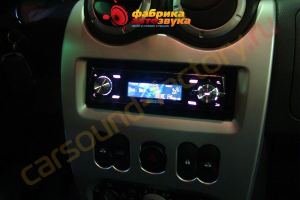 установка автомагнитолы Pioneer DEH-9450UB Pioneer DEH-9450UB Renault Sandero