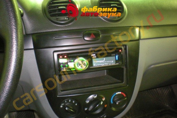 установка автомагнитолы JVC KD-R422 JVC KD-R422 Chevrolet Lacetti