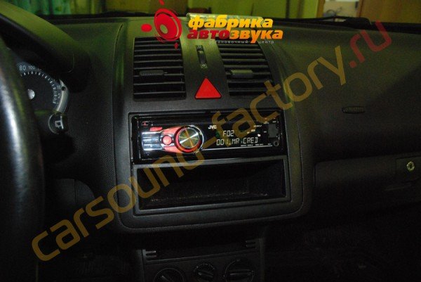 установка магнитолы JVC KD-R417 JVC KD-R417 Volkswagen Polo