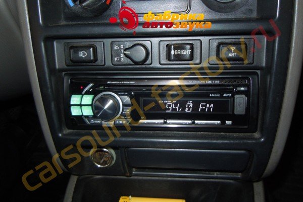 Установка автомагнитолы Alpine CDE-111R Subaru Legacy