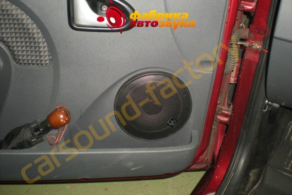 установка акустической системы DLS B6A Renault Logan