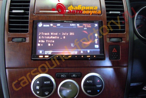 Установка автомагнитолы Pioneer AVH-P4200DVD Nissan Tiida
