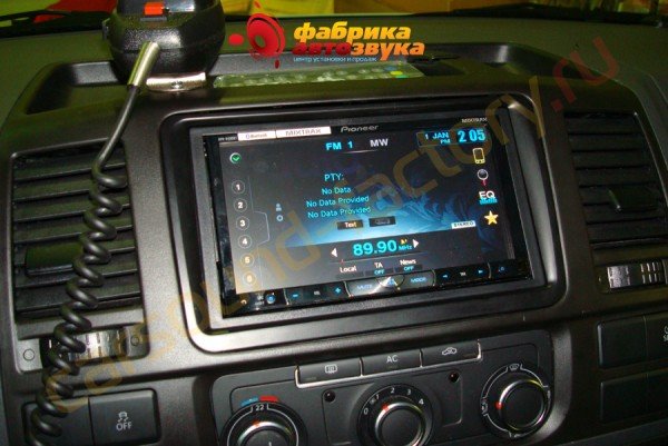 установка автомагнитолы Pioneer AVH-P8400BT Pioneer AVH-P8400BT Volkswagen Transporter