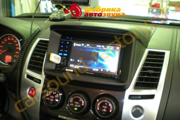 установка автмоагнитолы Pioneer AVH-P3300BT Pioneer AVH-P3300BT Mitsubishi Pajero Sport