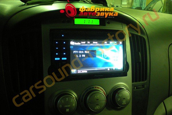 Установка автомагнитолы Pioneer AVH-P3200BT Pioneer AVH-P3200BT Hyundai Starex