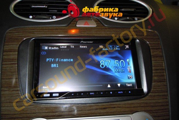 Установка автомагнитолы Pioneer AVH-P4200DVD Ford Focus 2