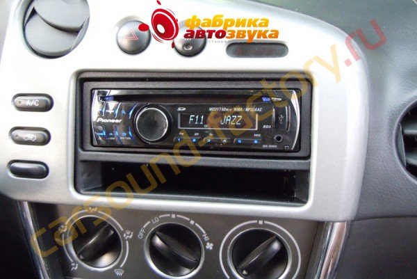 установка автомагнитолы Pioneer Pioneer DEH-4200SD Pontiac Vibe